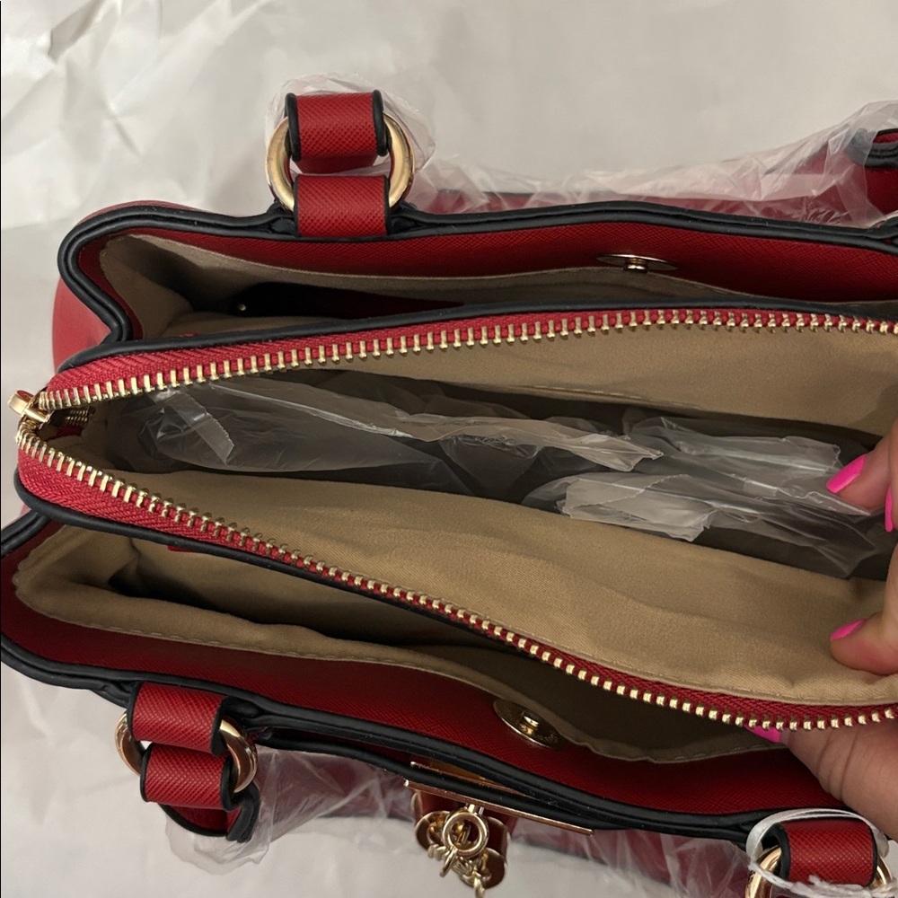 Red purse - Picture 6 of 6